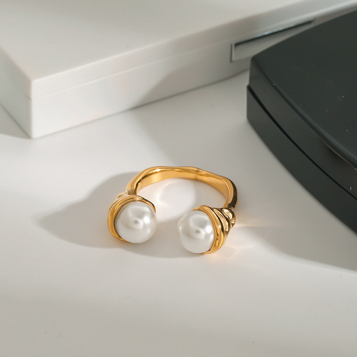 Elegant Geometric 18K Gold Plated Stainless Steel Ring with Pearl Inlay for Women