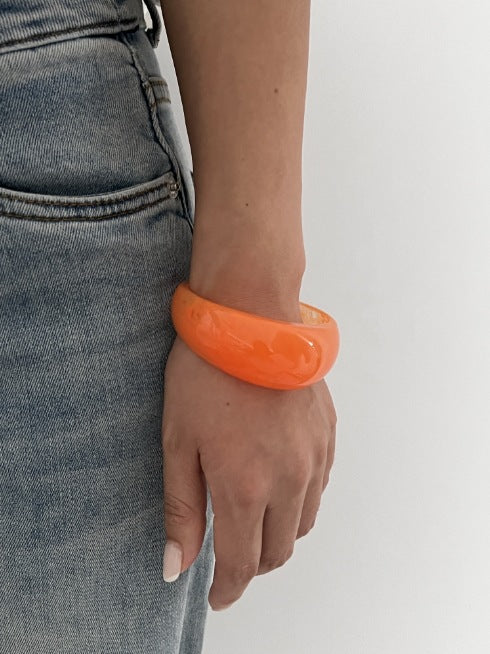 Bracciale Irregolare Geometrico Acrilico a Goccia con Superficie Testurizzata Astratta Multicolore