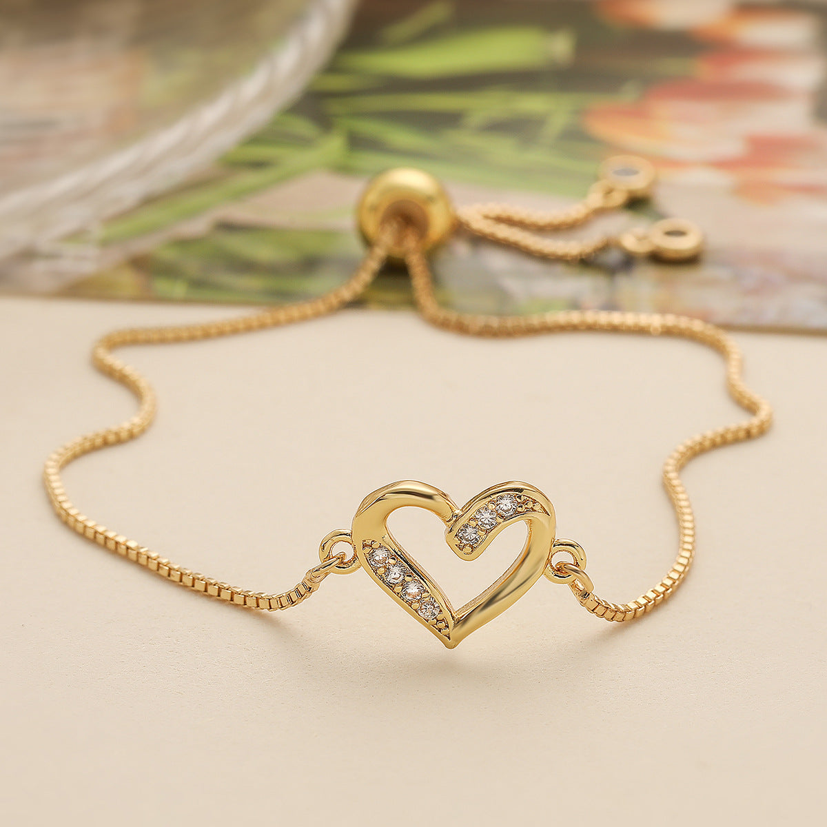 Bracciale da donna minimalista di lusso color rame con placcatura in oro 18 carati e ciondolo a cuore in zircone