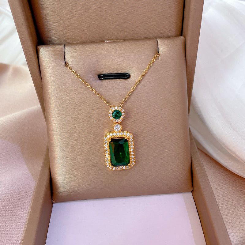 Collar geométrico minimalista de acero de titanio dulce con colgante incrustado de diamantes de imitación para mujer