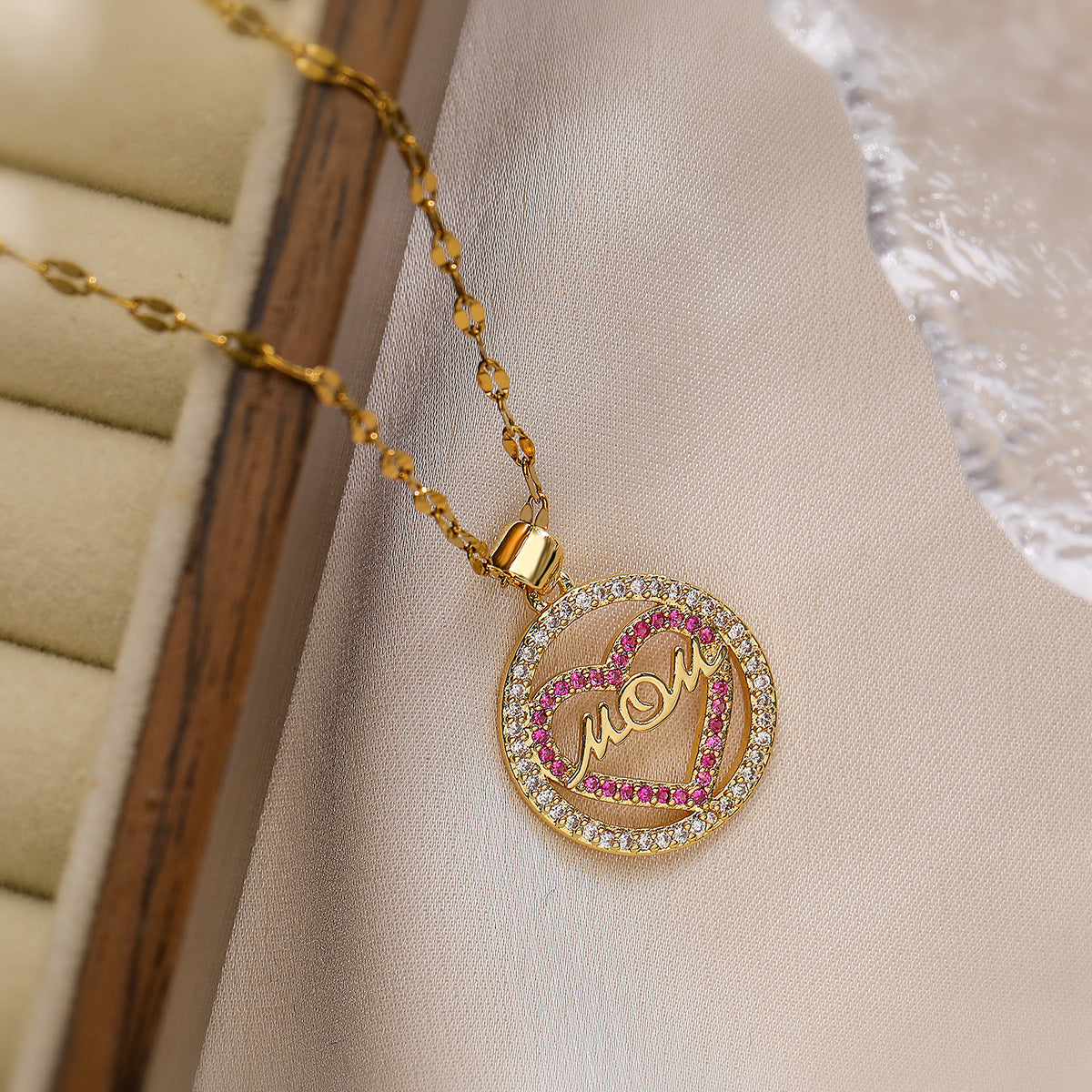 Minimalist Heart-Shaped Copper Pendant Necklace with 18K Gold Plating and Zircon Accents for Women