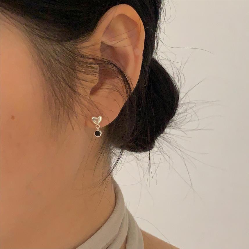 Minimalist Heart-Shaped 925 Sterling Silver Black Rhinestone Stud Earrings for Women with Plated Finish
