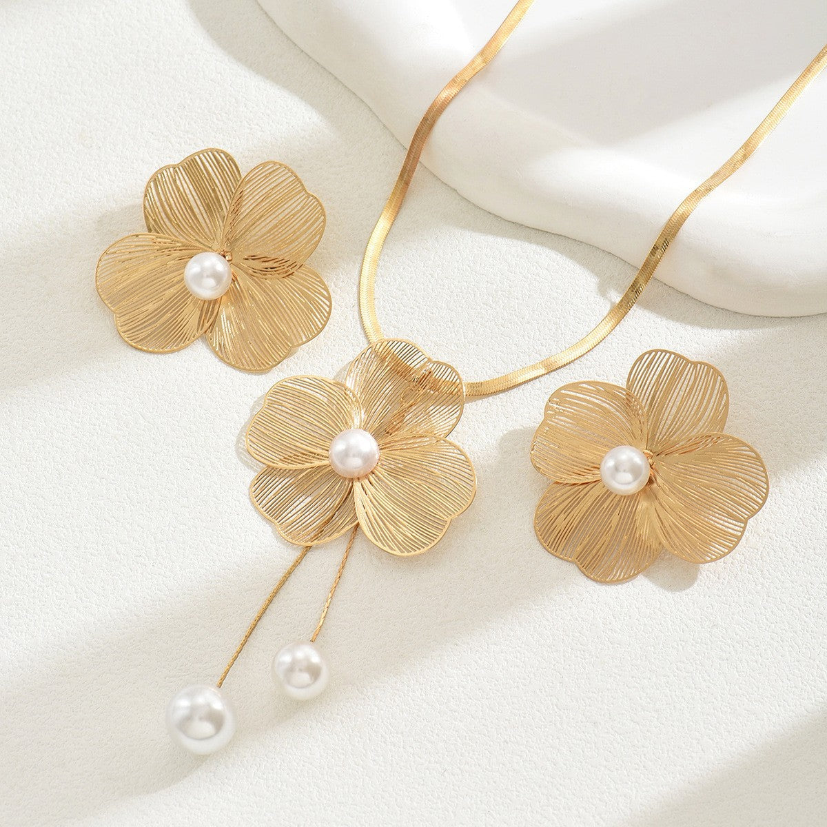 Elegant Floral Pearl Inlay Copper Necklace and Earrings Set for Women Long Clavicle Chain Minimalist Luxury Style