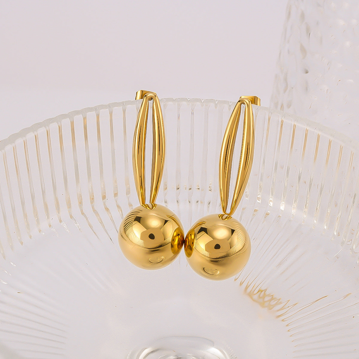 Orecchini Pendenti Minimalisti Geometrici a Doppio Strato con Ovali Vuoti e Sfere Rotonde in Acciaio Inox, Finitura Oro 18K Placcato Sottovuoto