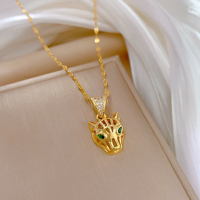 Collar con colgante de leopardo geométrico de lujo en cadena de acero de titanio para mujer
