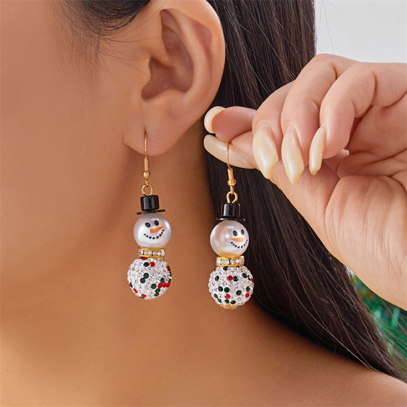 Lindos pendientes navideños de muñeco de nieve con diamantes de imitación, acentos de perlas de imitación y ganchos de cobre chapado para mujer