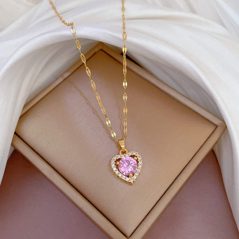 Collana in Acciaio al Titanio con Intarsi in Strass Geometrici a Cuore Dolce Minimalista di Lusso da Donna
