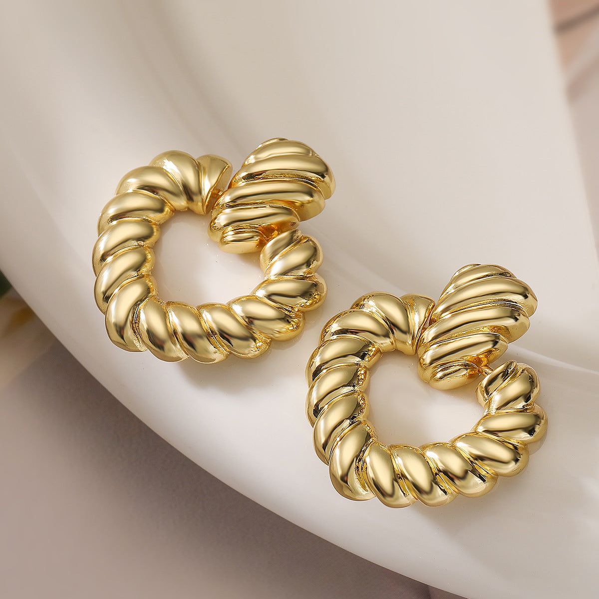Minimalist Spiral Heart-Shaped Copper Earrings with Real Gold Plating for Women, Irregular Geometric Design, Luxury-Inspired Fashion Jewelry