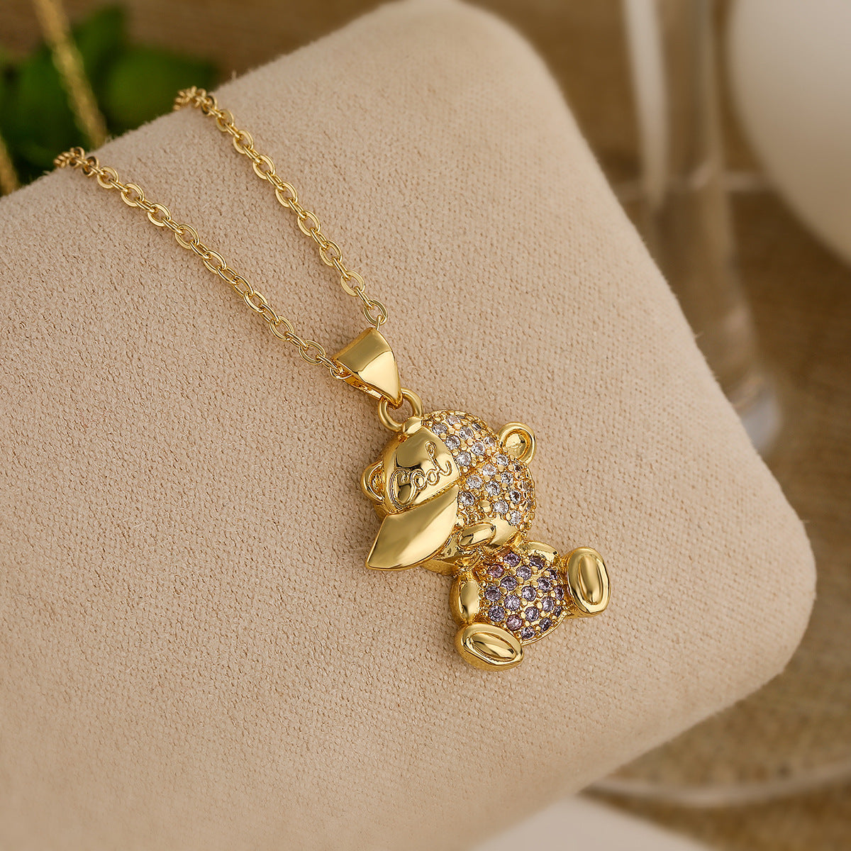 Minimalist Bear-Shaped Gold-Plated Copper Pendant Necklace for Women with Rhinestone Accents and Clavicle-Length Chain