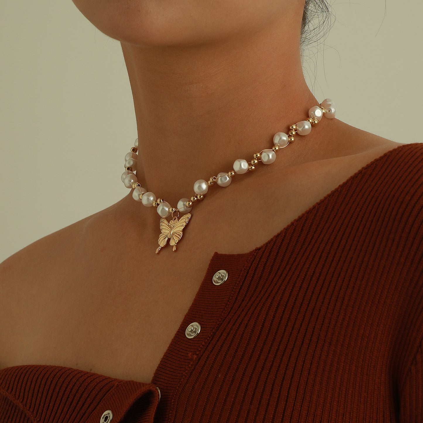 Elegant Embossed 3D Butterfly Necklace for Women Short Pearl-Embellished Geometric Alloy Pendant with Plated Finish