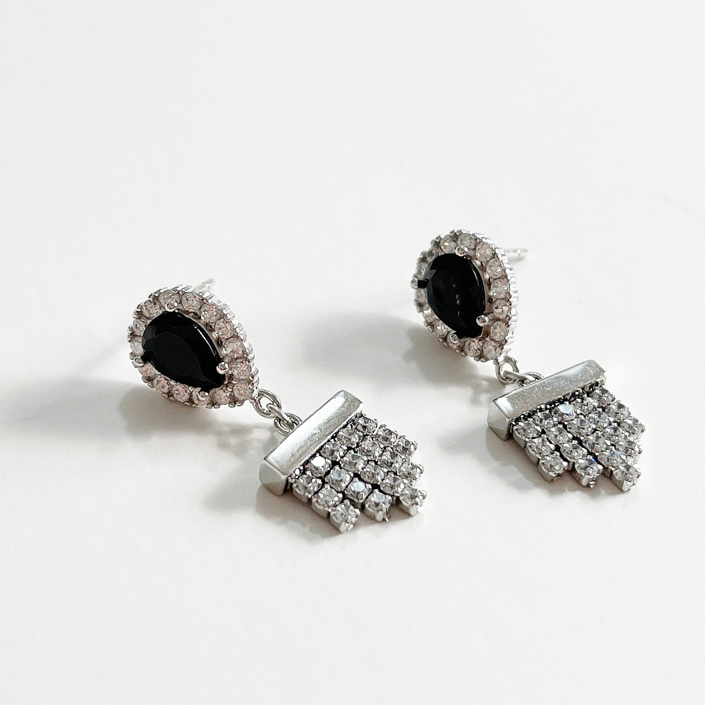 Pendientes de plata de ley 925 minimalistas con forma de estrella y circonitas negras