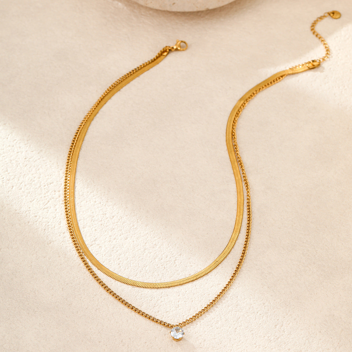 Collana da donna a più strati in acciaio inossidabile placcato oro 18 carati, con zirconi intarsiati, stile catena a serpente