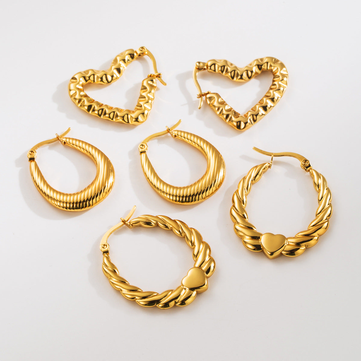 Pendientes de aro vintage con forma de corazón de acero de titanio para mujer con acabado chapado y diseño de cuerda trenzada