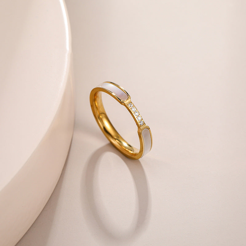 Anello Minimalista Geometrico in Acciaio al Titanio Placcato Oro Rosa con Intarsio in Madreperla per Donna