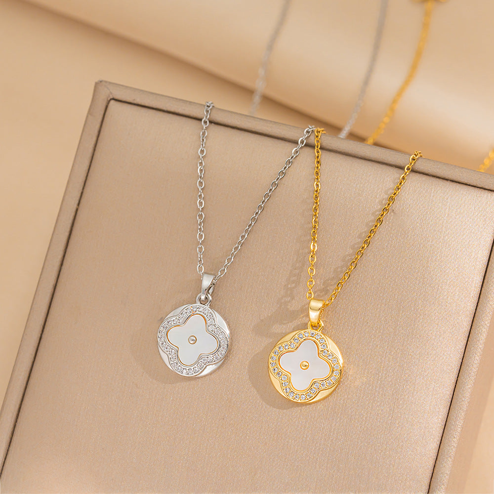 Collana da donna a quadrifoglio minimalista con zirconi in acciaio al titanio con placcatura sottovuoto e catena a serpente