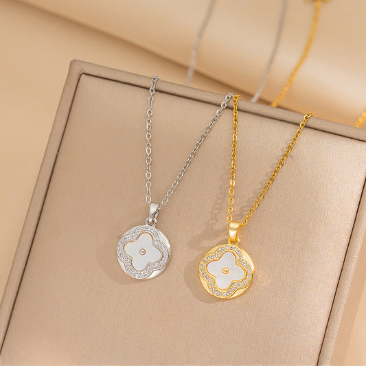 Collana da donna a quadrifoglio minimalista con zirconi in acciaio al titanio con placcatura sottovuoto e catena a serpente