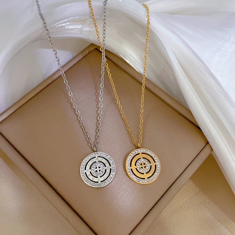 Collar Minimalista de Acero de Titanio con Baño de Oro y Disco Romano Geométrico para Mujer y Hombre