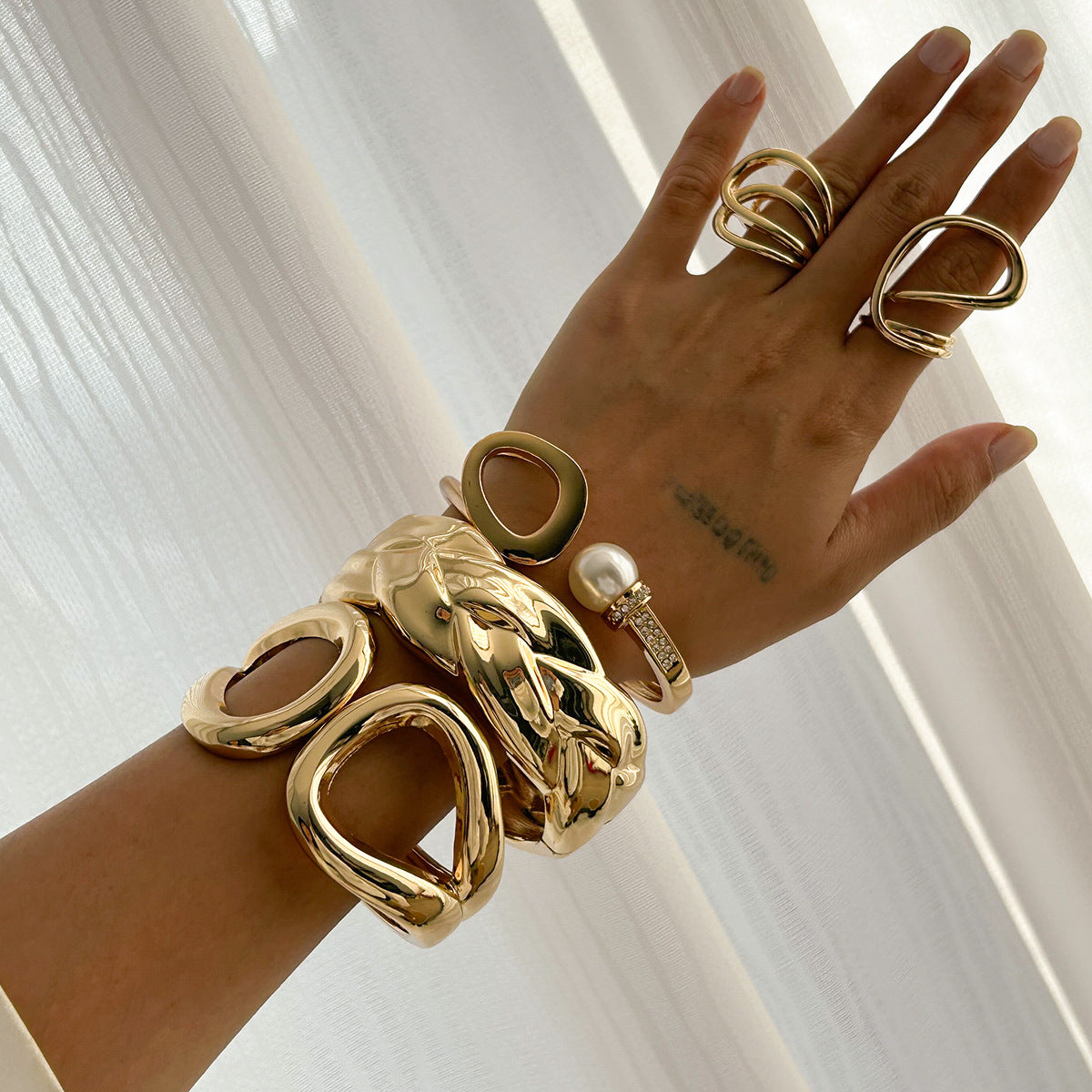 Hip-hop Irregular Zinc Alloy Plated Bracelet Set with Rhinestone and Pearl Inlay