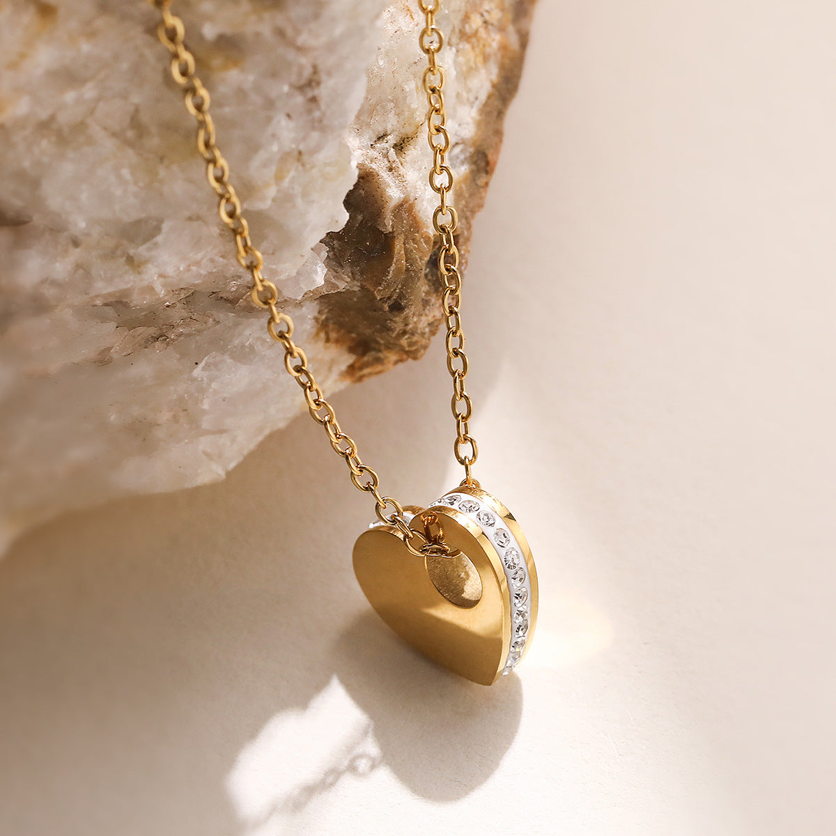 Minimalist Elegant 18K Gold Plated Stainless Steel Cubic Zirconia Heart Pendant Necklace for Women