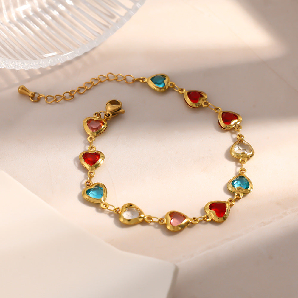 Elegante bracciale da donna in acciaio inossidabile placcato oro 18 carati a forma di cuore con intarsio di cristalli colorati