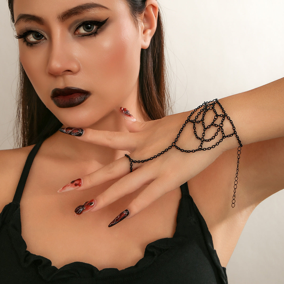 Pulsera de metal geométrica de telaraña dulce y atrevida para mujer con acabado chapado