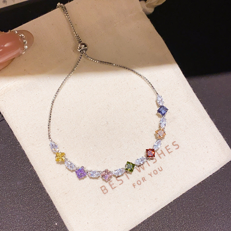 Luxury Elegant Oval Geometric Cubic Zirconia Inlaid Brass Bracelet for Women