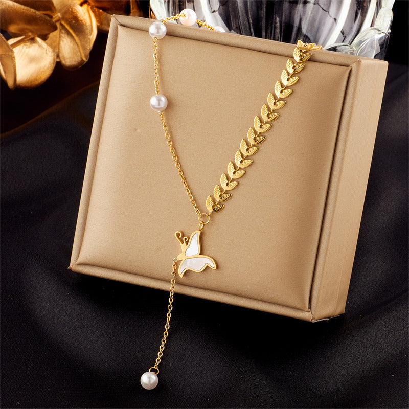 Collar con colgante de corazón y mariposa irregular minimalista de moda en acero inoxidable con acabado chapado para mujer
