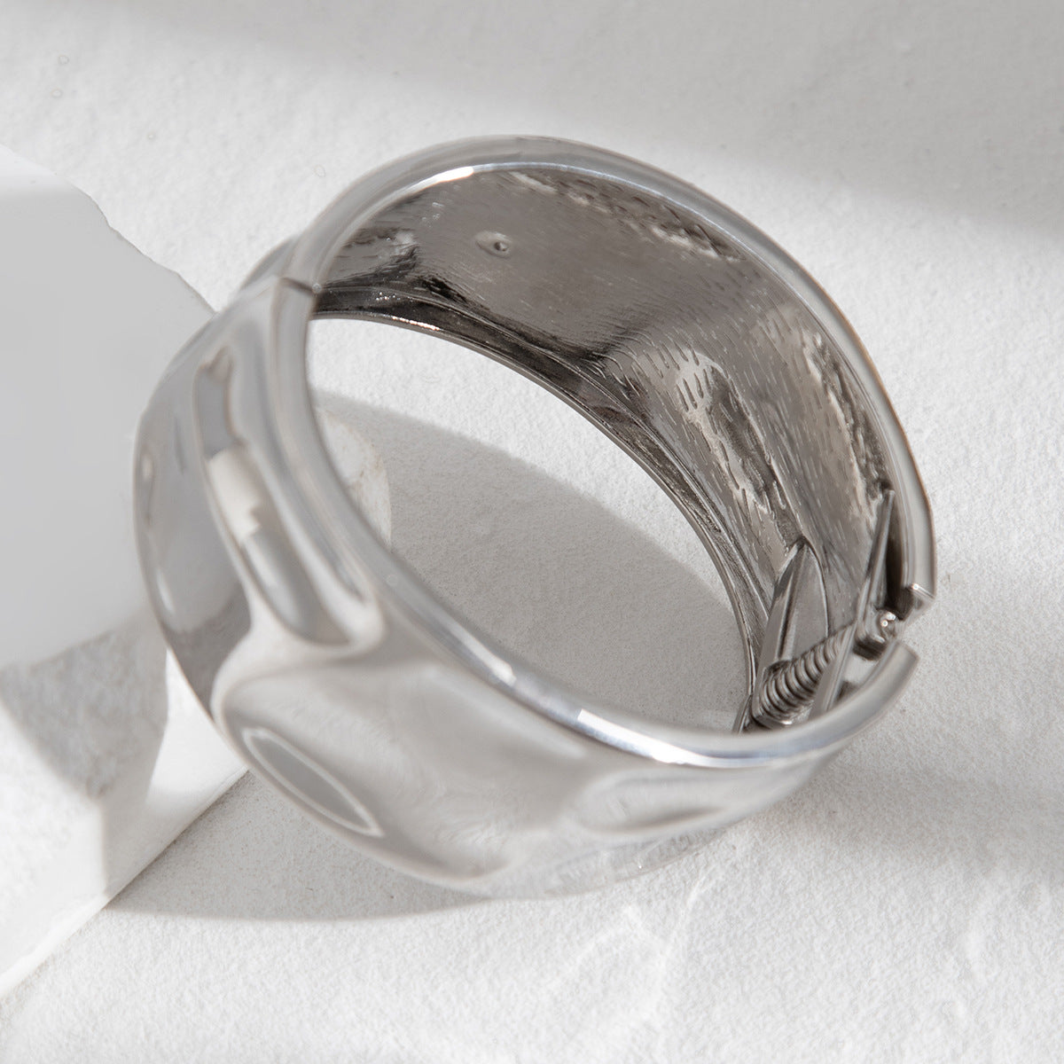 Minimalist Elegant Floral Plated Alloy Liquid Lava Wrinkle Wide Spring Cuff Bracelet