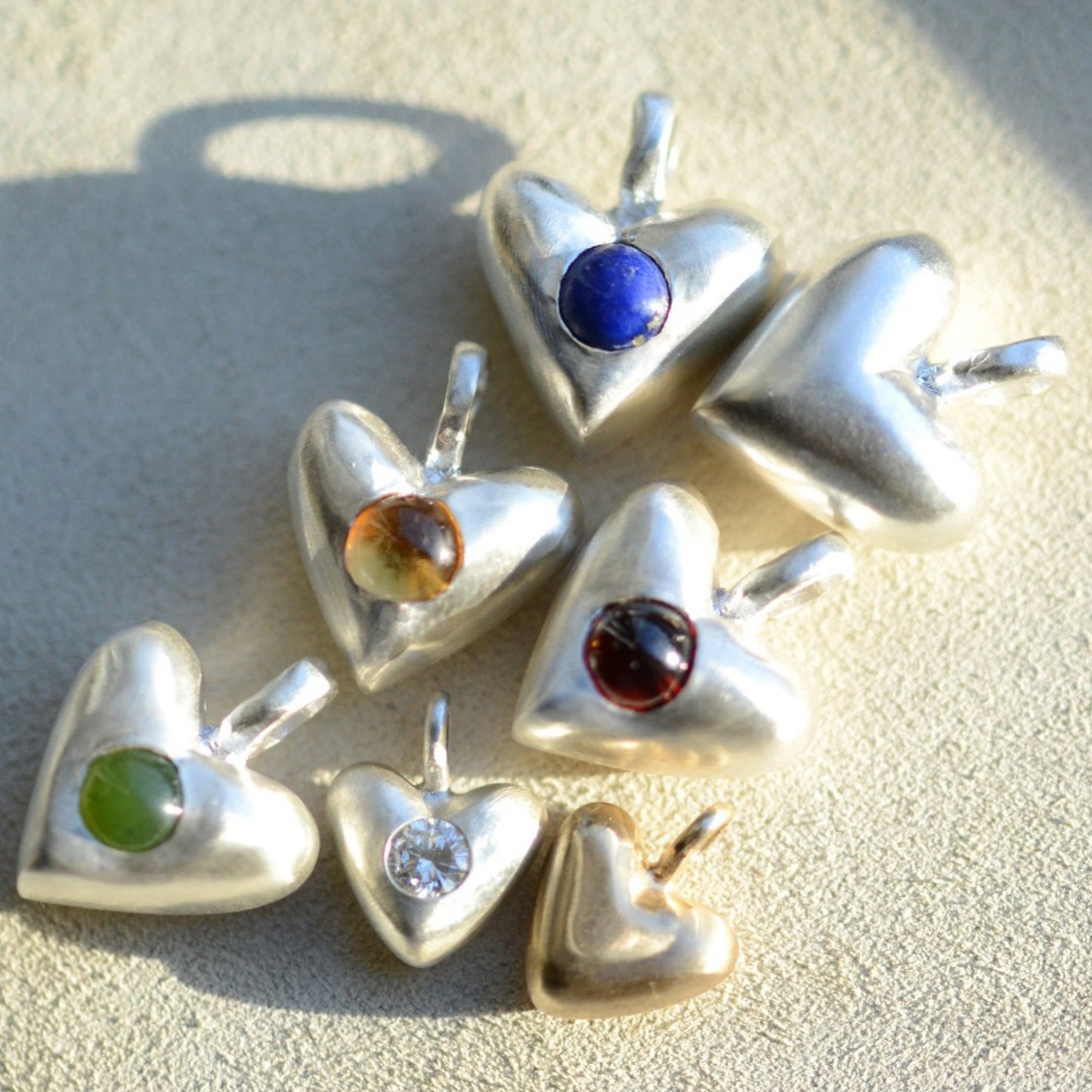 Collana con ciondolo a barra placcato in acciaio inossidabile con zirconi cubici a cuore minimalista