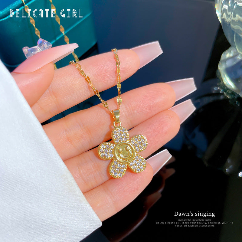 Collana con Pendente Geometrico Floreale Esotico per Donne in Acciaio al Titanio con Dettagli Micro-Pavé e Stile a Catena per Clavicole