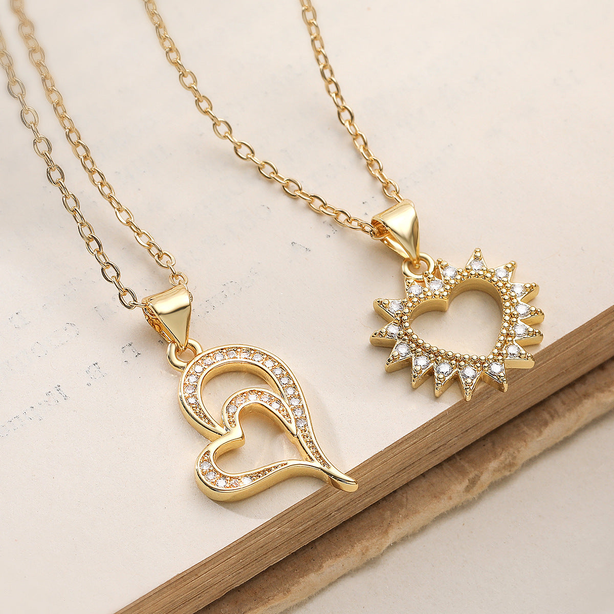 Minimalist Elegant Heart Shaped Brass Gold Plated Cubic Zirconia Pendant Necklace for Women