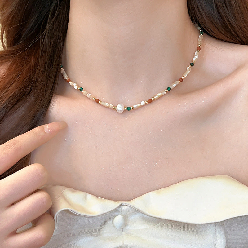 Collana Sweet Dopamine con perle barocche in lega di zinco con finitura placcata e ciondolo geometrico, delicata catena a clavicola da donna