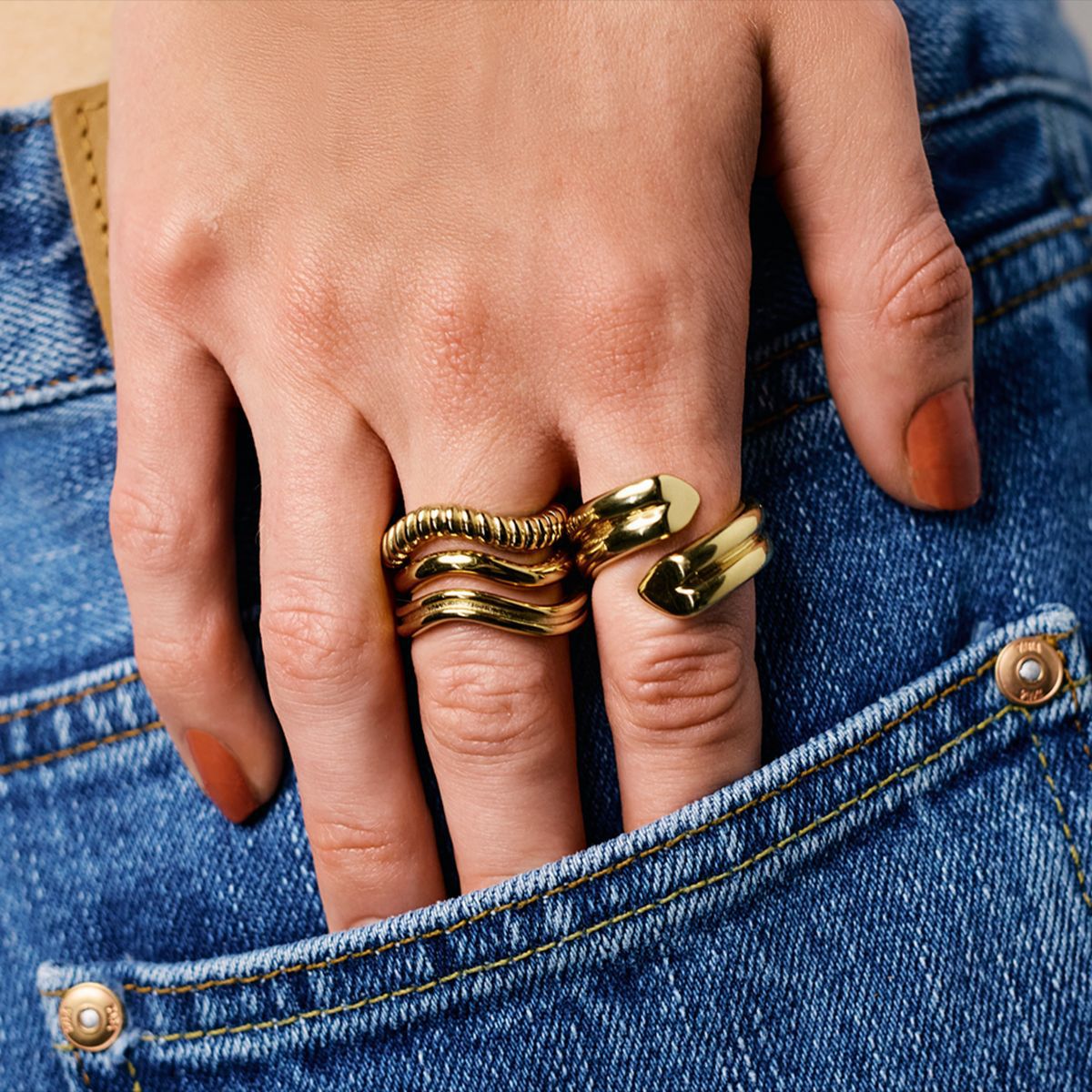 Anillo de acero inoxidable chapado con corazón geométrico para mujer
