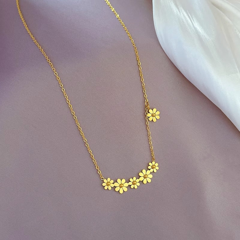 Minimalist Daisy Pendant Necklace for Women in Titanium Steel with Plated Finish and O-Chain