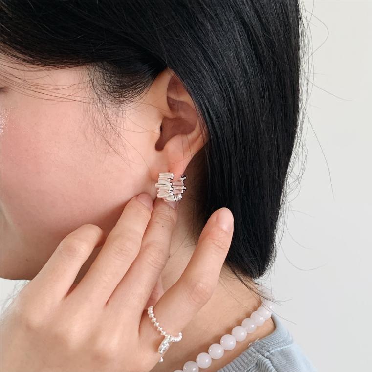 Pendientes de Plata de Ley 925 con Textura Geométrica Plegada Minimalista y Acabado Bañado