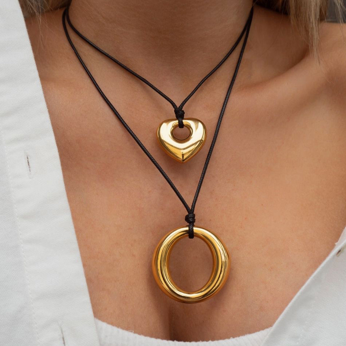 Collar de Acero de Titanio Geométrico Chapado para Mujer con Cordón Negro Cadena Ajustable para Clavícula