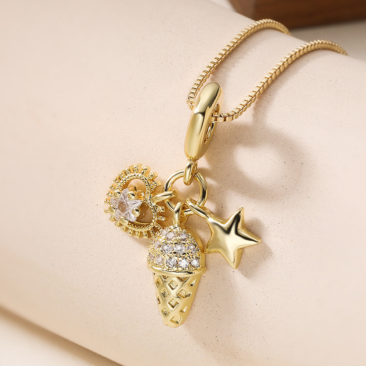 Sweet Minimalist Geometric Sun Moon Brass Gold Plated Cubic Zirconia Inlay Pendant Necklace for Women