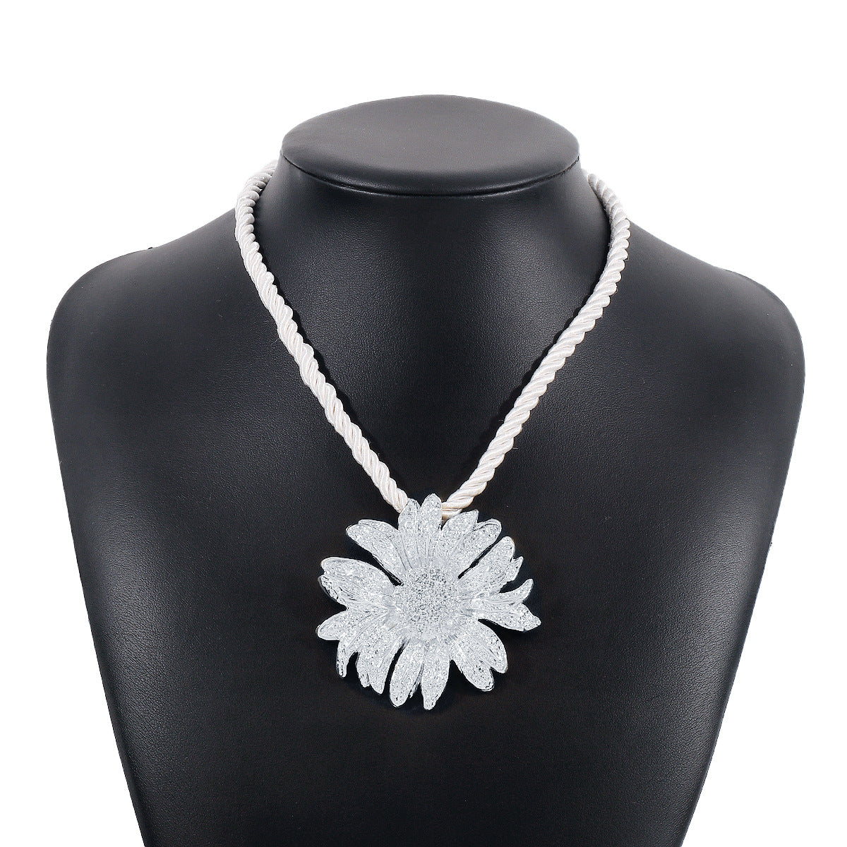 Collana con ciondolo a girasole dolce e audace da donna con design floreale geometrico, lega galvanizzata e ferro su cordino a catena