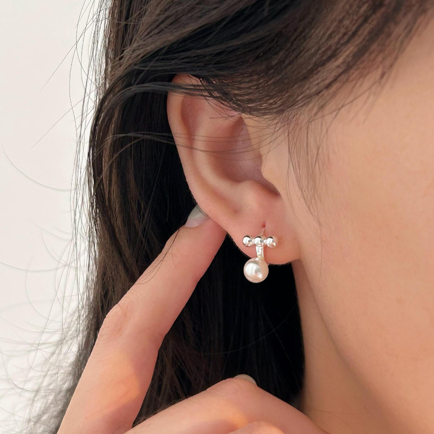 Pendientes de botón minimalistas de estilo coreano con forma de letra de plata de ley 925 con baño de oro y diseño asimétrico de doble anilla