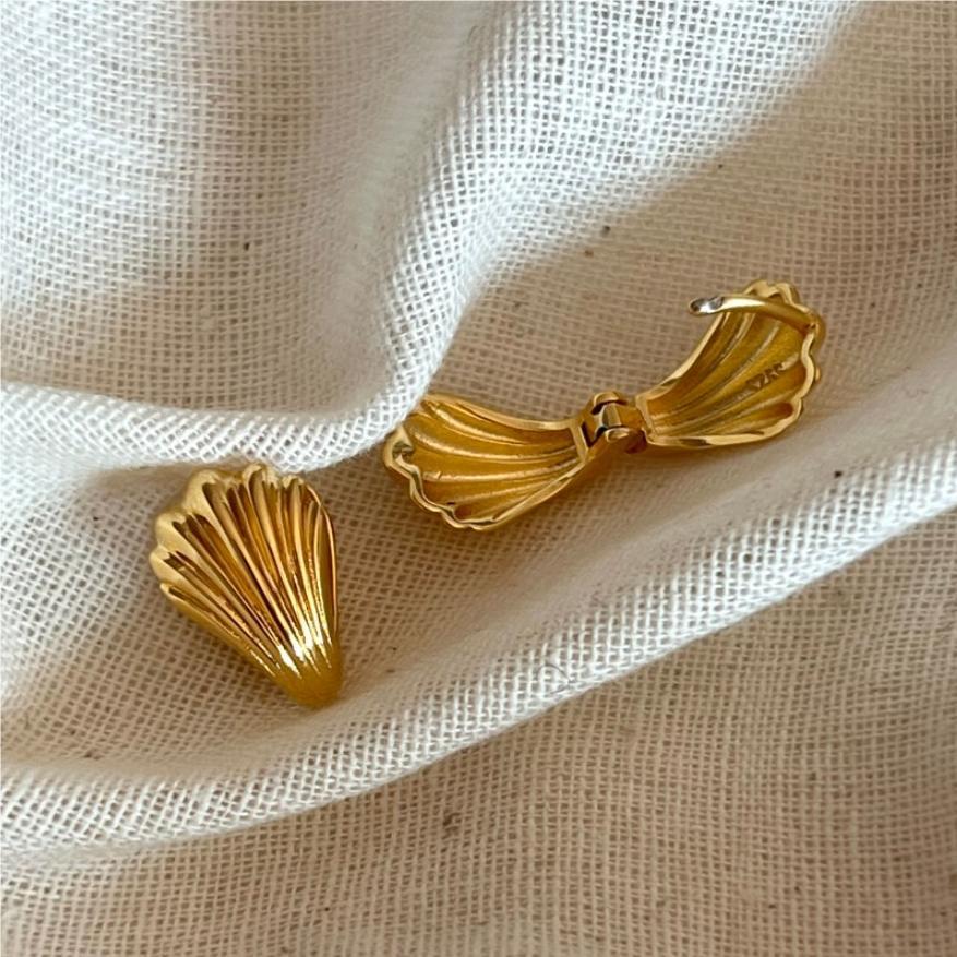 Sweet Minimalist Drop-Shaped 925 Sterling Silver Ear Studs with Pearl Inlay and Cow Print Accent