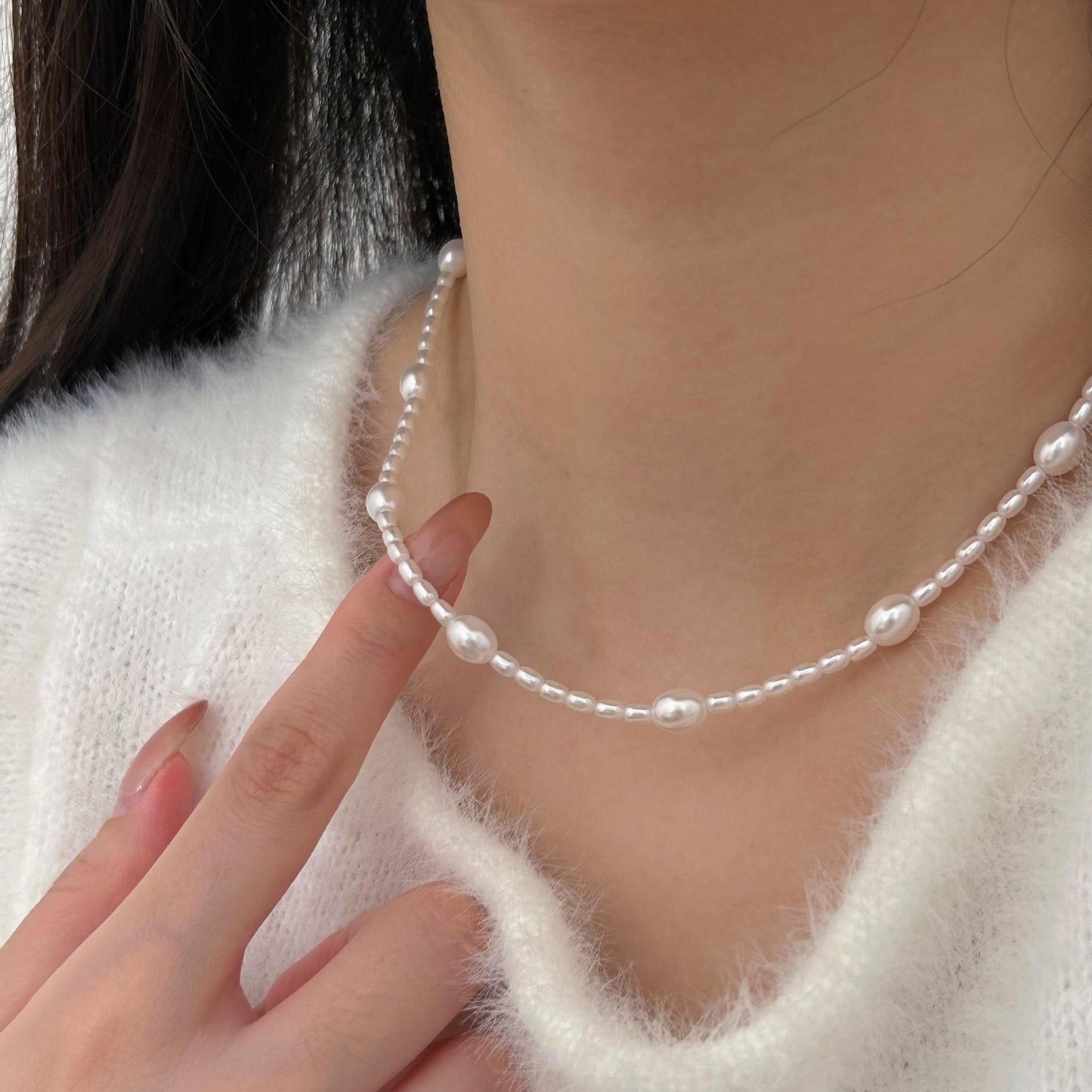 Collar Minimalista Geométrico de Perlas en Plata de Ley 925 con Baño y Cadena Cruzada