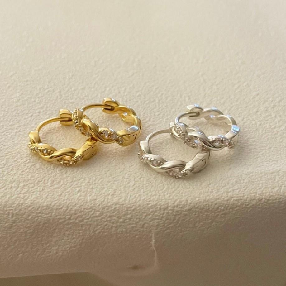 Pendientes minimalistas de plata de ley 925 con incrustaciones de perlas con forma de gota de agua para mujer