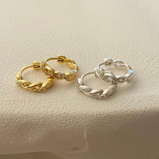 Pendientes minimalistas de plata de ley 925 con incrustaciones de perlas con forma de gota de agua para mujer