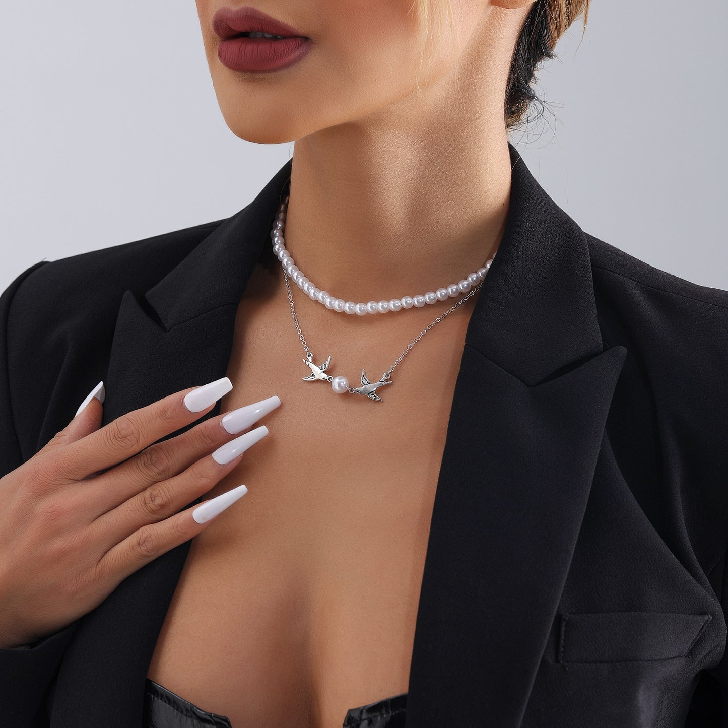 Fashionable Double-Layer Bird-Shaped Pendant Necklace for Women with Alloy Charm and Simulated Pearl Beads on Clavicle Chain
