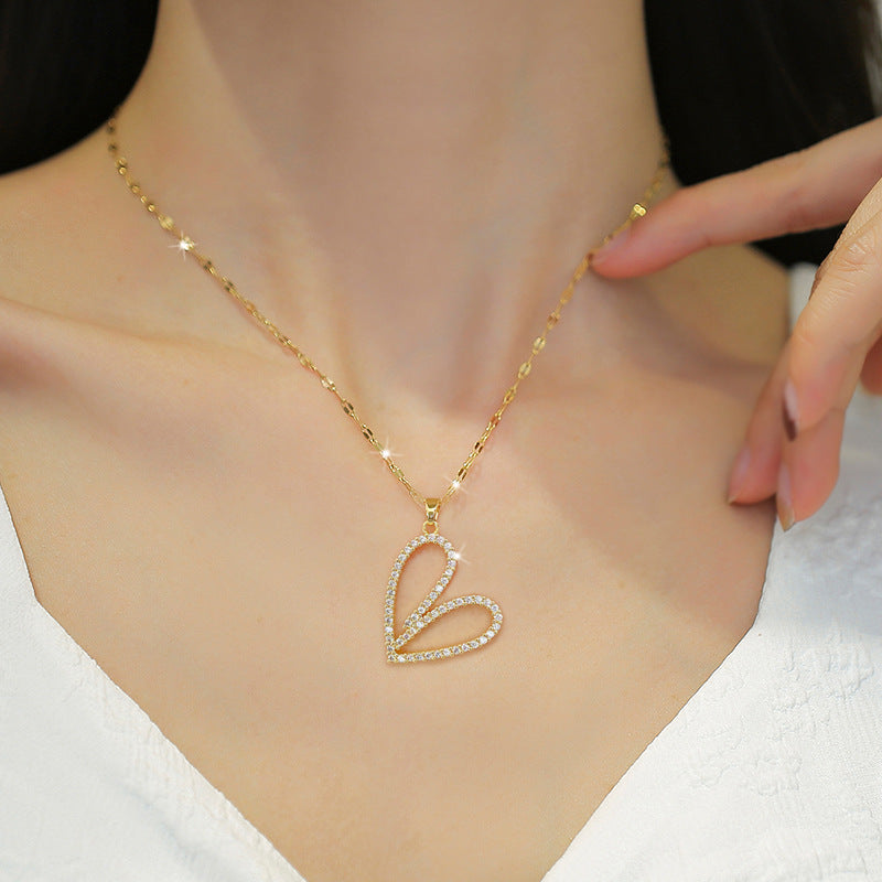 Collana con pendente a cuore geometrico di lusso per donna in acciaio al titanio con strass intarsiati, elegante catena per clavicola per matrimoni, banchetti ed eventi formali