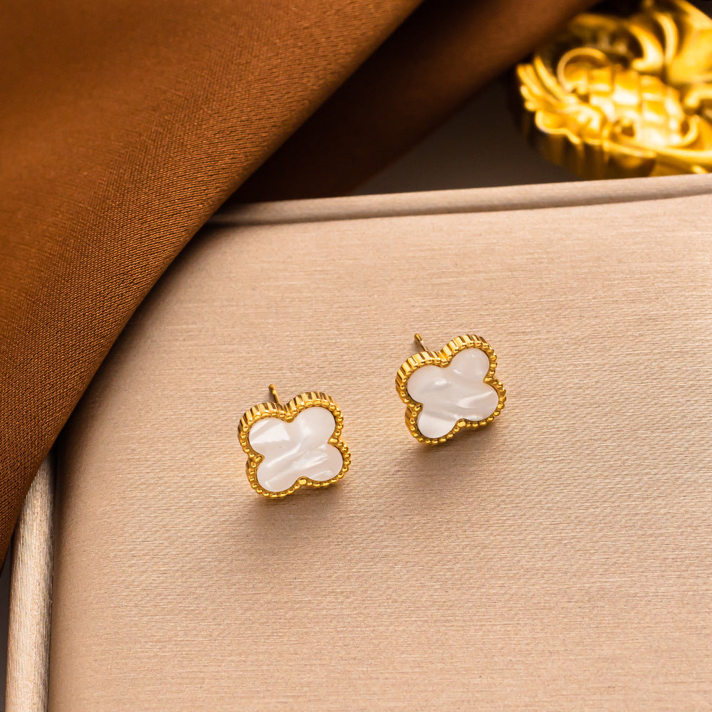 Set di collana, bracciale e orecchini a lobo da donna in acciaio al titanio minimalista con quadrifoglio fortunato