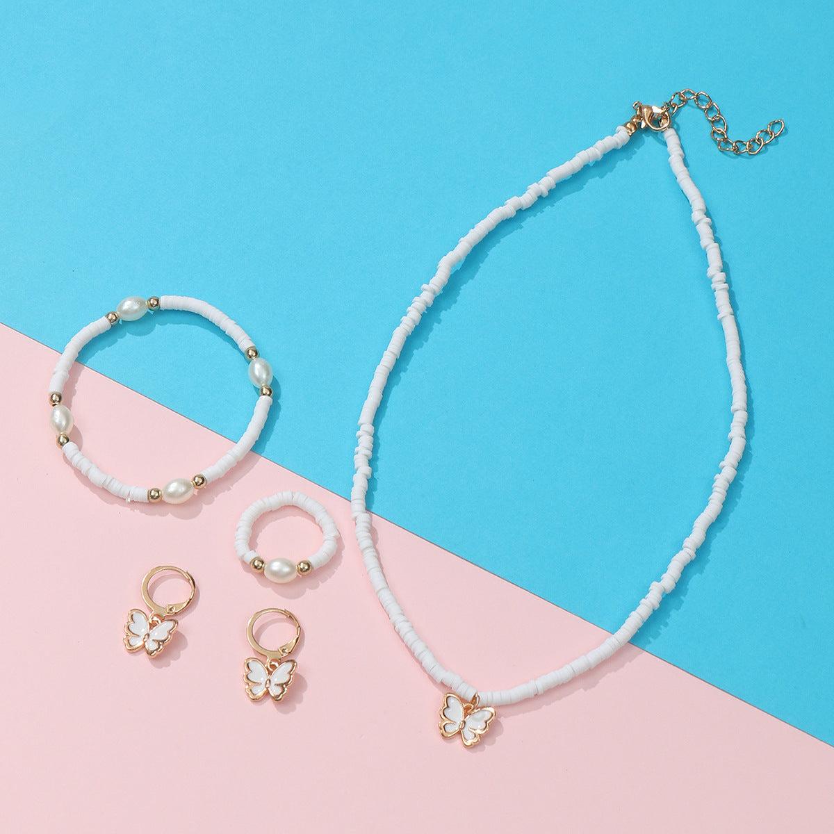Collana con Ciondolo a Farfalla Minimalista da Ragazza in Resina con Charm in Lega su Catena Box