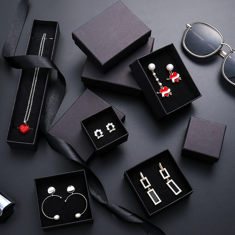 Caja de joyería de papel kraft negro para anillos, pendientes, pulseras, collares con inserto de esponja