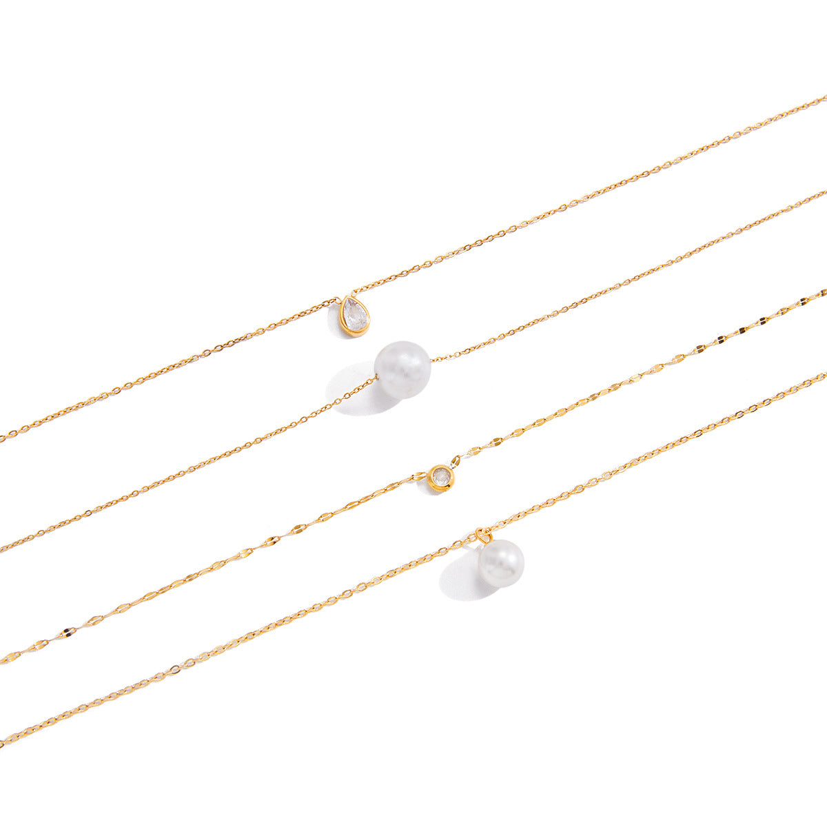 Collana con Pendente Geometrico Minimalista in Acciaio al Titanio con Accenti di Strass su Catena in Acciaio Inossidabile da Donna