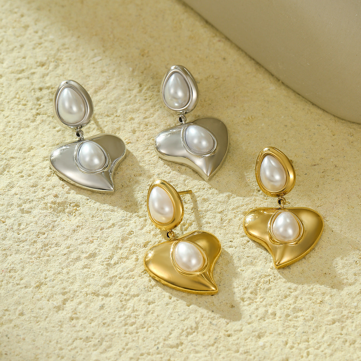 Orecchini Pendenti Vintage a Goccia con Perle Irregolari a Cuore in Acciaio al Titanio con Placcatura in Oro 18K
